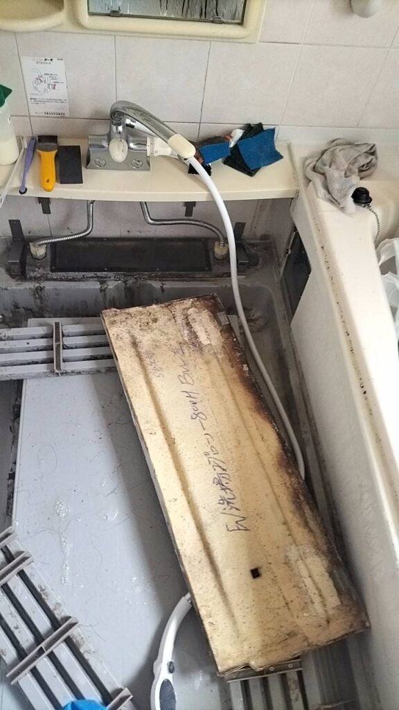 エプロン内の汚れ・Before